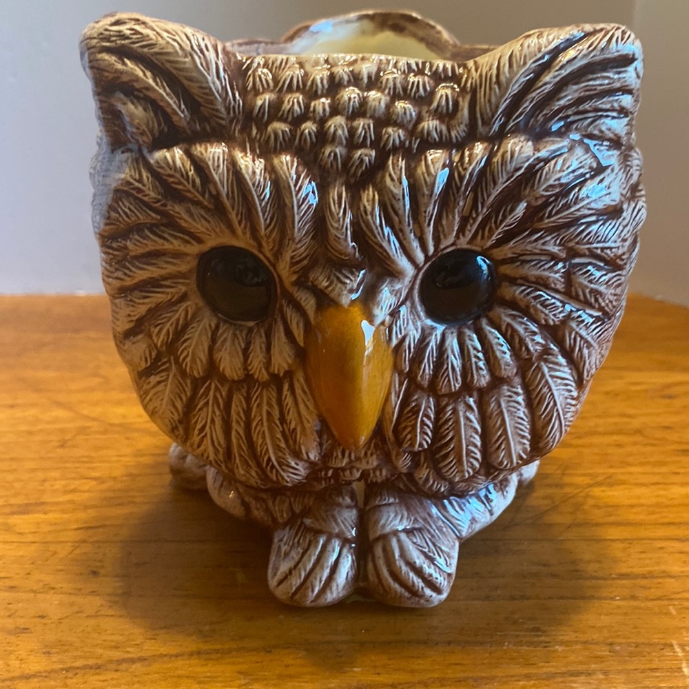 Vintage mid-century 3 sided ceramic brown owl w/black eyes orange beak planter